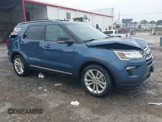 2018 Ford Explorer XLT z VIN 1FM5K7D8XJGB51280, wystawiony jako IAAI lot #42279139 z przebiegiem 44 721 mil mil oraz . Historia ofert i sprzedaży dostępna na DreamBid. Obrazek 1.