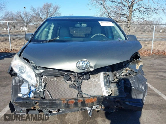 2011 Toyota Sienna XLE AAS with VIN 5TDYK3DC4BS072693, listed as a IAAI auction lot 41579262 with 146,201 mi miles. Bid and sale history available at carsss.com. Image 12.