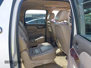 2010 Chevrolet Suburban LTZ with VIN 1GNUCKE06AR277074, listed as a IAAI auction lot 41828184 with 260,839 mi miles. Bid and sale history available at carsss.com. Image 8.