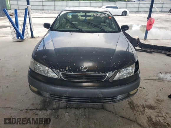 1998 Lexus ES 300 z VIN JT8BF28G7W5048920, wystawiony jako Copart lot #56391015 z przebiegiem 234 109 mil mil oraz Nie do naprawy • Non repairable. Historia ofert i sprzedaży dostępna na DreamBid. Obrazek 5.