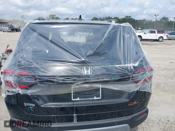 2025 Honda Pilot TrailSport with VIN 5FNYG1H61SB026477, listed as a IAAI auction lot 41471719 with 12,624 mi miles and . Bid and sale history available at DreamBid. Image 6.