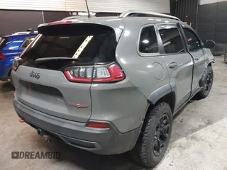 2019 Jeep Cherokee Trailhawk Elite with VIN 1C4PJMBX8KD458989, listed as a IAAI auction lot 41881517 with 89,045 mi miles. Bid and sale history available at carsss.com. Image 4.