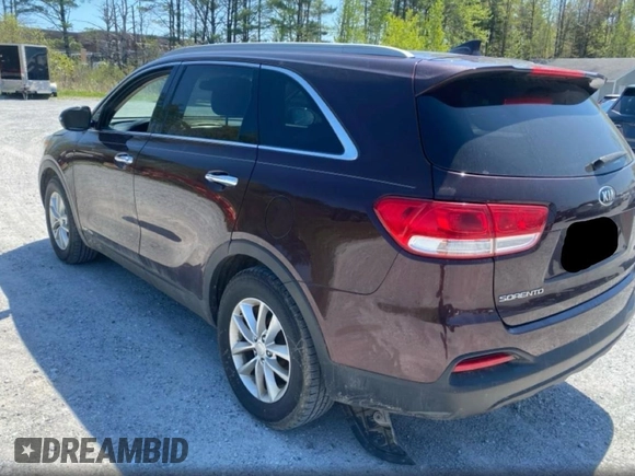 2016 Kia Sorento LX z VIN 5XYPGDA56GG003372, wystawiony jako Copart lot #58873935 z przebiegiem 121 352 mil mil oraz Czysty tytuł • Clean title. Historia ofert i sprzedaży dostępna na DreamBid. Obrazek 3.