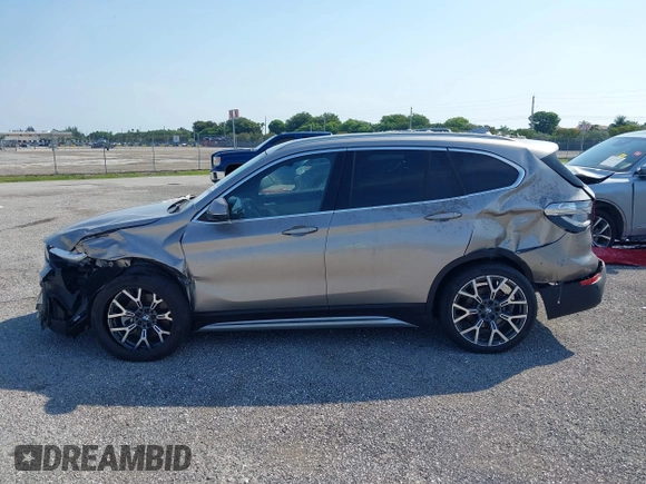 2021 BMW X1 sDrive28i z VIN WBXJG7C09M5U26043, wystawiony jako IAAI lot #36062187 z przebiegiem 14 844 mil mil oraz . Historia ofert i sprzedaży dostępna na DreamBid. Obrazek 14.