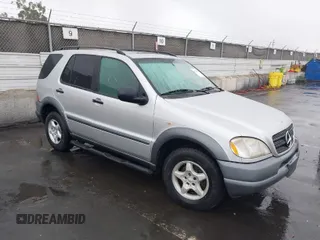 1998 Mercedes-Benz M-Class with VIN 4JGAB54E1WA045397, listed as a IAAI auction lot 41204055 with 1 mi miles. Bid and sale history available at carsss.com. Image 1.