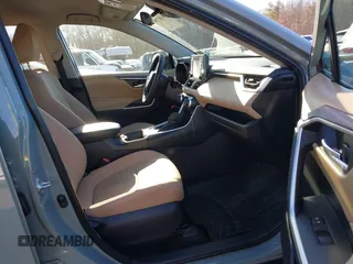 2021 Toyota RAV4 XLE with VIN 2T3W1RFV8MW152785, listed as a IAAI auction lot 41401709 with 55,069 mi miles. Bid and sale history available at carsss.com. Image 5.
