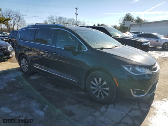 2019 Chrysler Pacifica Touring L with VIN 2C4RC1BG2KR597322, listed as a Copart auction lot 88898625 with 118,797 mi miles and Salvage Title. Bid and sale history available at carsss.com. Image 4.