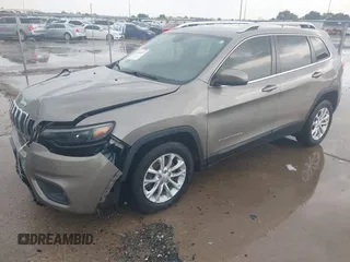 2019 Jeep Cherokee Latitude z VIN 1C4PJLCB5KD358412, wystawiony jako IAAI lot #42506197 z przebiegiem 83 160 mil mil oraz . Historia ofert i sprzedaży dostępna na DreamBid. Obrazek 18.