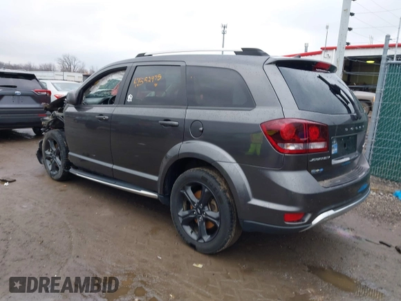 2020 Dodge Journey Crossroad z VIN 3C4PDCGB4LT271100, wystawiony jako IAAI lot #41552975 z przebiegiem 74 400 mil mil oraz . Historia ofert i sprzedaży dostępna na DreamBid. Obrazek 3.