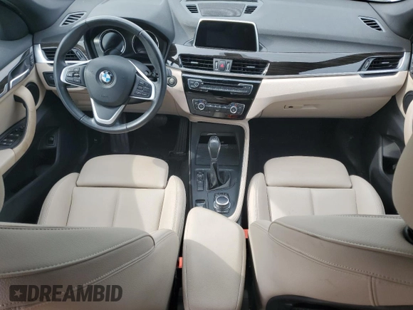 2018 BMW X1 sDrive28i z VIN WBXHU7C32J3H44095, wystawiony jako Copart lot #53780865 z przebiegiem Nie podano mil oraz Szkody całkowita. Historia ofert i sprzedaży dostępna na DreamBid. Obrazek 8.