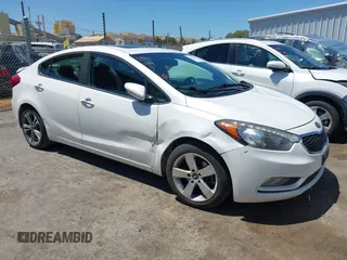 2016 Kia Forte EX z VIN KNAFZ4A80G5617503, wystawiony jako IAAI lot #42303678 z przebiegiem 135 323 mil mil oraz . Historia ofert i sprzedaży dostępna na DreamBid. Obrazek 1.