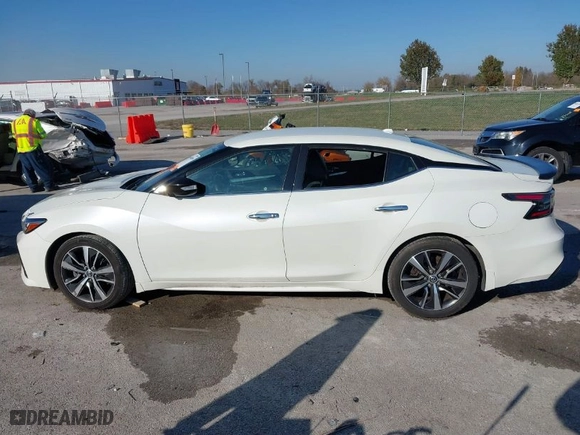 2019 Nissan Maxima S with VIN 1N4AA6AVXKC375092, listed as a IAAI auction lot 40848099 with 84,372 mi miles. Bid and sale history available at carsss.com. Image 14.