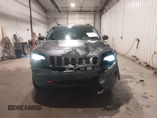 2019 Jeep Cherokee Trailhawk Elite with VIN 1C4PJMBX8KD298807, listed as a IAAI auction lot 41107062 with 79,685 mi miles. Bid and sale history available at carsss.com. Image 12.