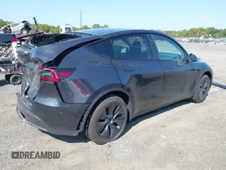 2024 Tesla Model Y Long Range with VIN 7SAYGDEE3RF152964, listed as a IAAI auction lot 40394843 with 3,393 mi miles. Bid and sale history available at carsss.com. Image 4.