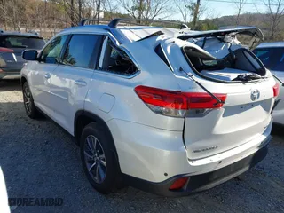 2019 Toyota Highlander SE with VIN 5TDJZRFH0KS571466, listed as a IAAI auction lot 41822970 with 57,639 mi miles. Bid and sale history available at carsss.com. Image 3.