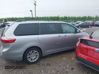 2015 Toyota Sienna XLE с VIN 5TDYK3DC3FS579087, выставлен на аукционе IAAI как лот 42456365 с пробегом 127 350 миль миль и . История ставок и продаж доступна на DreamBid. Изображение 13.