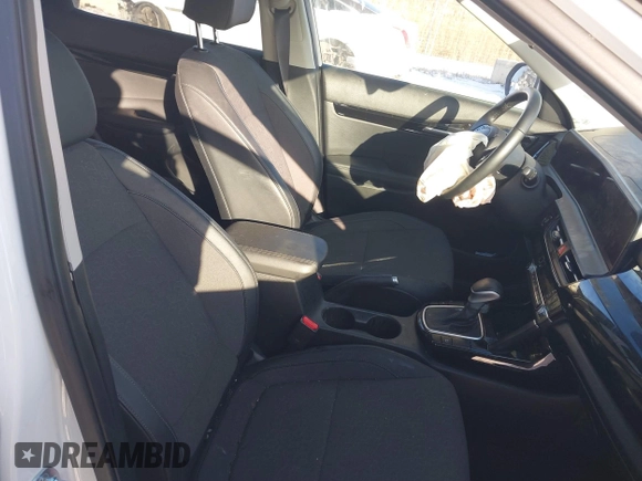 2024 Kia Seltos S z VIN KNDEU2AA7R7638201, wystawiony jako IAAI lot #41022692 z przebiegiem 5 503 mil mil oraz . Historia ofert i sprzedaży dostępna na DreamBid. Obrazek 5.