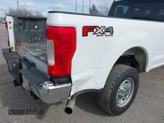 2019 Ford F-250 XL z VIN 1FT7W2B60KEF78955, wystawiony jako IAAI lot #41851147 z przebiegiem 205 275 mil mil oraz . Historia ofert i sprzedaży dostępna na DreamBid. Obrazek 17.