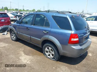 2007 Kia Sorento LX with VIN KNDJD736775665931, listed as a IAAI auction lot 42471301 with 119,870 mi miles and . Bid and sale history available at DreamBid. Image 3.