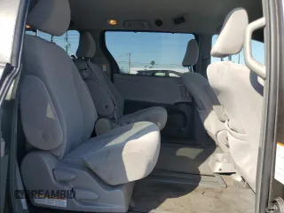 2018 Toyota Sienna LE Auto Access Seat with VIN 5TDKZ3DC2JS932431, listed as a Copart auction lot 58867695 with 98,265 mi miles and Salvage title. Bid and sale history available at DreamBid. Image 11.