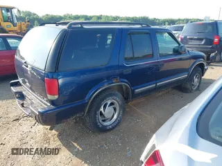 2000 Chevrolet Blazer LT z VIN 1GNDT13W2Y2145868, wystawiony jako IAAI lot #42445473 z przebiegiem 134 019 mil mil oraz . Historia ofert i sprzedaży dostępna na DreamBid. Obrazek 4.