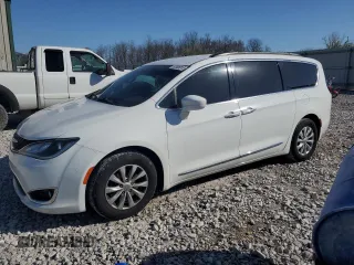 2017 Chrysler Pacifica Touring L with VIN 2C4RC1BG1HR519963, listed as a Copart auction lot 52800915 with 141,225 mi miles and Salvage Title. Bid and sale history available at DreamBid. Image 1.