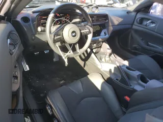 2024 Nissan Z Performance с VIN JN1BZ4BH5RM360916, выставлен на аукционе Copart как лот 45556675 с пробегом 7 004 миль миль и Списание • Salvage title. История ставок и продаж доступна на DreamBid. Изображение 8.
