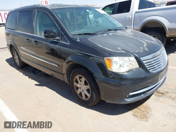 2013 Chrysler Town & Country Touring z VIN 2C4RC1BG7DR577053, wystawiony jako IAAI lot #42432189 z przebiegiem 135 957 mil mil oraz . Historia ofert i sprzedaży dostępna na DreamBid. Obrazek 1.