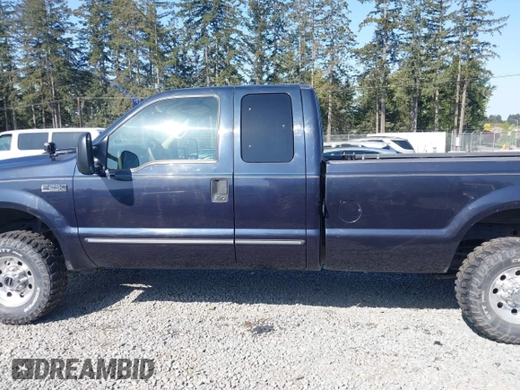 2000 Ford Super Duty F-250 XL with VIN 1FTNX21S5YEC82650, listed as a IAAI auction lot 42105861 with 155,878 mi miles. Bid and sale history available at carsss.com. Image 14.