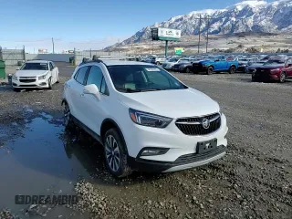2020 Buick Encore Essence z VIN KL4CJGSB6LB044234, wystawiony jako Copart lot #48580445 z przebiegiem 94 654 mil mil oraz Szkody całkowita. Historia ofert i sprzedaży dostępna na DreamBid. Obrazek 12.