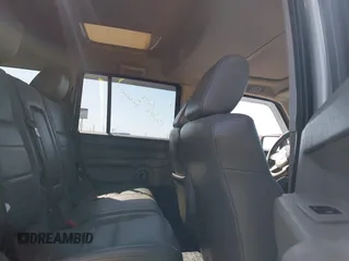 2006 Jeep Commander z VIN 1J8HG48N16C363512, wystawiony jako IAAI lot #41991213 z przebiegiem 205 757 mil mil oraz . Historia ofert i sprzedaży dostępna na DreamBid. Obrazek 8.