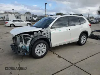 2020 Subaru Forester with VIN JF2SKADC1LH425005, listed as a Copart auction lot 49244375 with 32,177 mi miles and Salvage Title. Bid and sale history available at carsss.com. Image 1.