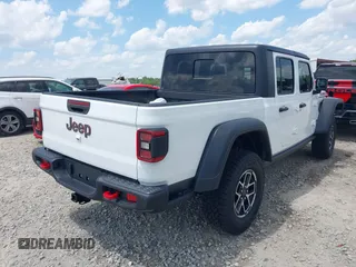 2024 Jeep Gladiator Rubicon z VIN 1C6JJTBG5RL110865, wystawiony jako IAAI lot #42104829 z przebiegiem 6 815 mil mil oraz . Historia ofert i sprzedaży dostępna na DreamBid. Obrazek 4.