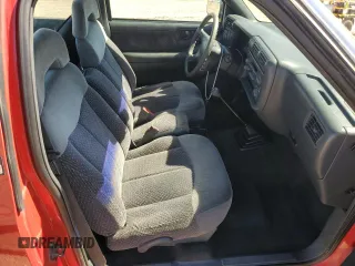 1995 GMC Sonoma z VIN 1GTCS144XS8524819, wystawiony jako Copart lot #52608765 z przebiegiem 84 794 mil mil oraz Szkody całkowita. Historia ofert i sprzedaży dostępna na DreamBid. Obrazek 10.