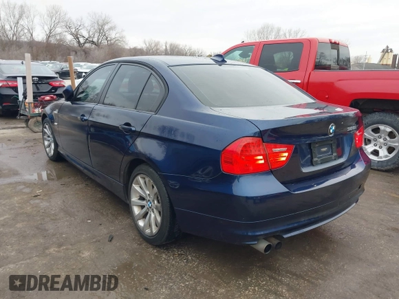 2011 BMW 3 Series 328i xDrive with VIN WBAPK7C58BF087877, listed as a IAAI auction lot 41250323 with 161,100 mi miles. Bid and sale history available at carsss.com. Image 3.
