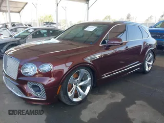 2021 Bentley Bentayga V8 z VIN SJAAM2ZV1MC037602, wystawiony jako IAAI lot #42397866 z przebiegiem Nie podano mil oraz . Historia ofert i sprzedaży dostępna na DreamBid. Obrazek 2.