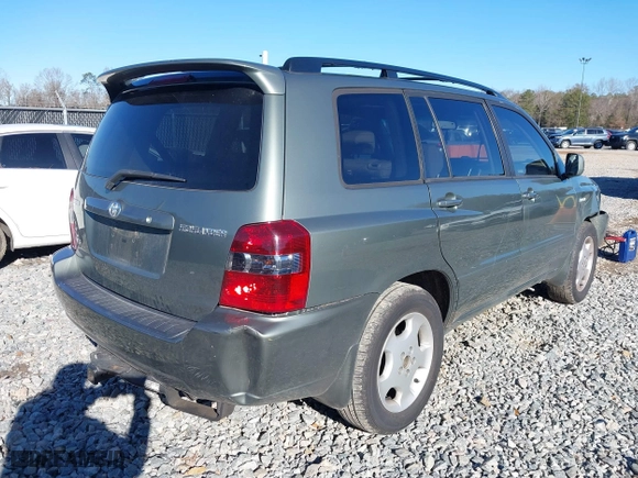 2006 Toyota Highlander w/3rd Row with VIN JTEDP21A360099160, listed as a IAAI auction lot 41270374 with 223,095 mi miles. Bid and sale history available at carsss.com. Image 4.