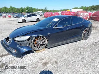 2015 Tesla Model S 85D with VIN 5YJSA4H47FF083005, listed as a IAAI auction lot 40970624 with 84,327 mi miles. Bid and sale history available at carsss.com. Image 2.