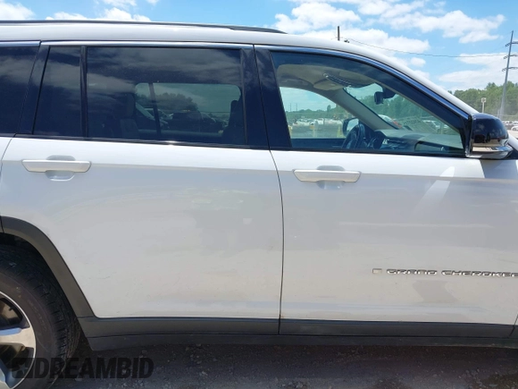 2021 Jeep Grand Cherokee Limited z VIN 1C4RJJBG1M8136228, wystawiony jako IAAI lot #42022735 z przebiegiem 82 017 mil mil oraz . Historia ofert i sprzedaży dostępna na DreamBid. Obrazek 13.