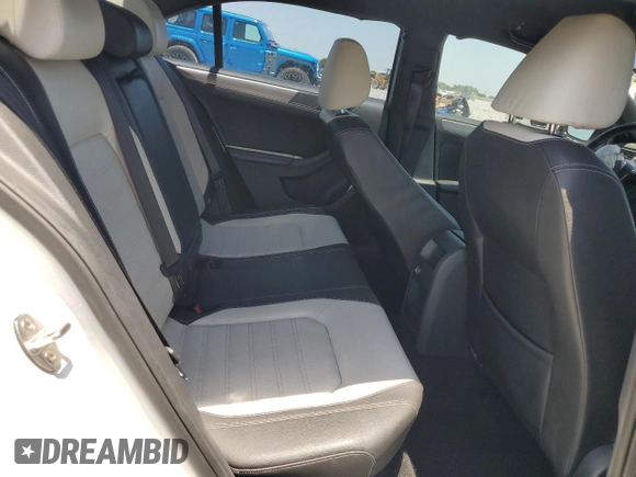 2016 Volkswagen Jetta Sport z VIN 3VWD17AJ8GM331542, wystawiony jako Copart lot #56717875 z przebiegiem 95 780 mil mil oraz Nie do naprawy • Non repairable. Historia ofert i sprzedaży dostępna na DreamBid. Obrazek 10.