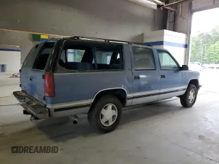 1994 GMC Suburban z VIN 1GKFK16K3RJ725171, wystawiony jako Copart lot #57914635 z przebiegiem 226 183 mil mil oraz Tytuł czysty. Historia ofert i sprzedaży dostępna na DreamBid. Obrazek 3.