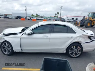 2021 Mercedes-Benz C 300 z VIN W1KWF8DB8MR605913, wystawiony jako IAAI lot #42098934 z przebiegiem 41 085 mil mil oraz . Historia ofert i sprzedaży dostępna na DreamBid. Obrazek 14.