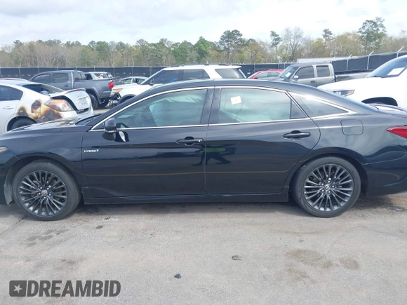 2021 Toyota Avalon Hybrid XSE z VIN 4T1EA1AB2MU002741, wystawiony jako IAAI lot #41865444 z przebiegiem 141 196 mil mil oraz . Historia ofert i sprzedaży dostępna na DreamBid. Obrazek 14.