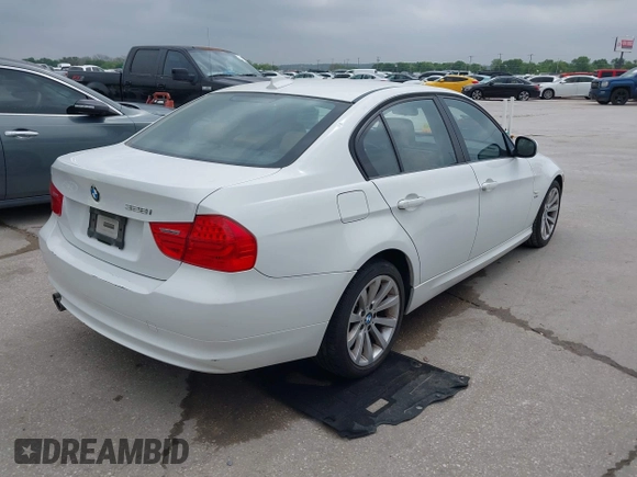 2011 BMW 3 Series 328i xDrive with VIN WBAPK5C53BA995204, listed as a IAAI auction lot 41940438 with 160,879 mi miles. Bid and sale history available at carsss.com. Image 4.