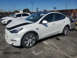 2022 Tesla Model Y Long Range with VIN 7SAYGDEE8NF340096, listed as a Copart auction lot 49357995 with 40,320 mi miles and Salvage Title. Bid and sale history available at carsss.com. Image 1.