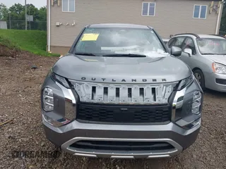 2022 Mitsubishi Outlander SE with VIN JA4J4UA8XNZ013789, listed as a IAAI auction lot 42572318 with 47,467 mi miles and . Bid and sale history available at DreamBid. Image 13.