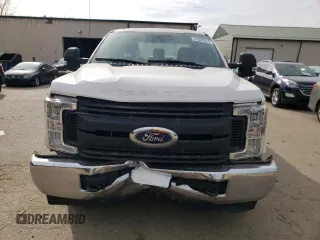 2017 Ford F-250 XLT z VIN 1FT7X2A60HEF21937, wystawiony jako Copart lot #77828424 z przebiegiem 98 679 mil mil oraz Szkoda całkowita • Salvage title. Historia ofert i sprzedaży dostępna na DreamBid. Obrazek 5.