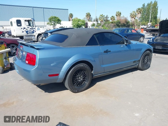2005 Ford Mustang Deluxe with VIN 1ZVFT84N655232308, listed as a IAAI auction lot 42139250 with 200,850 mi miles. Bid and sale history available at carsss.com. Image 4.