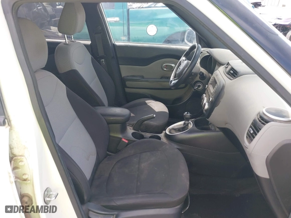 2015 Kia Soul with VIN KNDJN2A23F7779783, listed as a IAAI auction lot 41891145 with 96,449 mi miles. Bid and sale history available at carsss.com. Image 5.