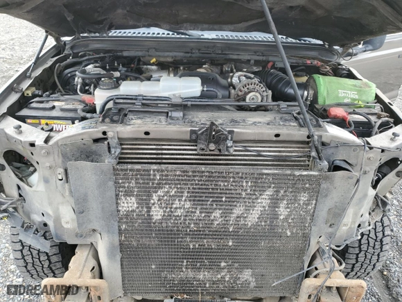 2002 Ford Excursion Limited with VIN 1FMSU43FX2ED70622, listed as a Copart auction lot 87723895 with NaN miles and Salvage Title. Bid and sale history available at carsss.com. Image 12.
